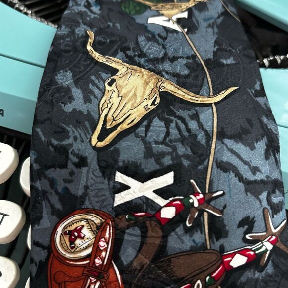 Texas Themed Tie with Tabasco Print - Picture 4 of 7